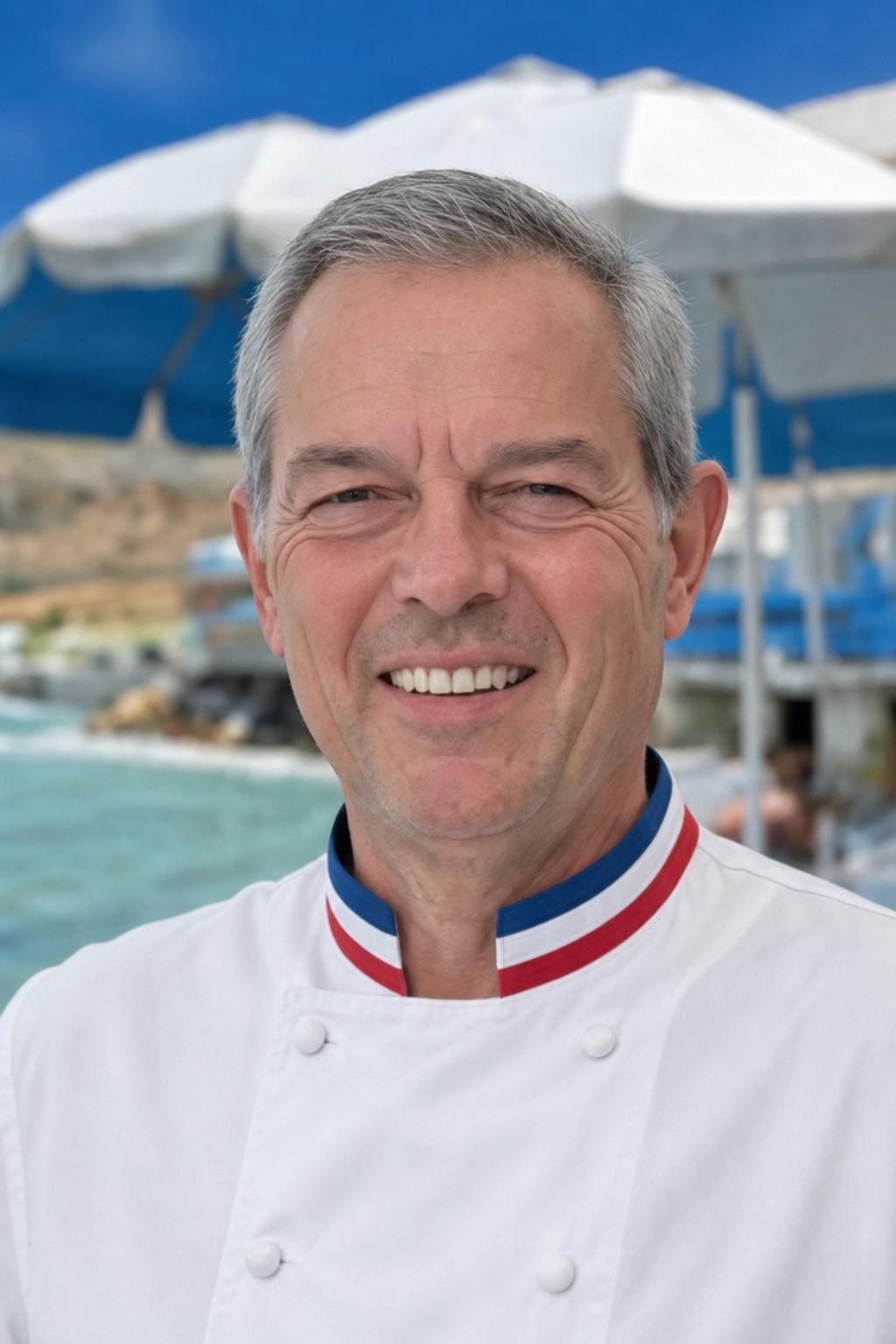 Portrait de Bruno Foulon, chef cuisinier, en veste de cuisine